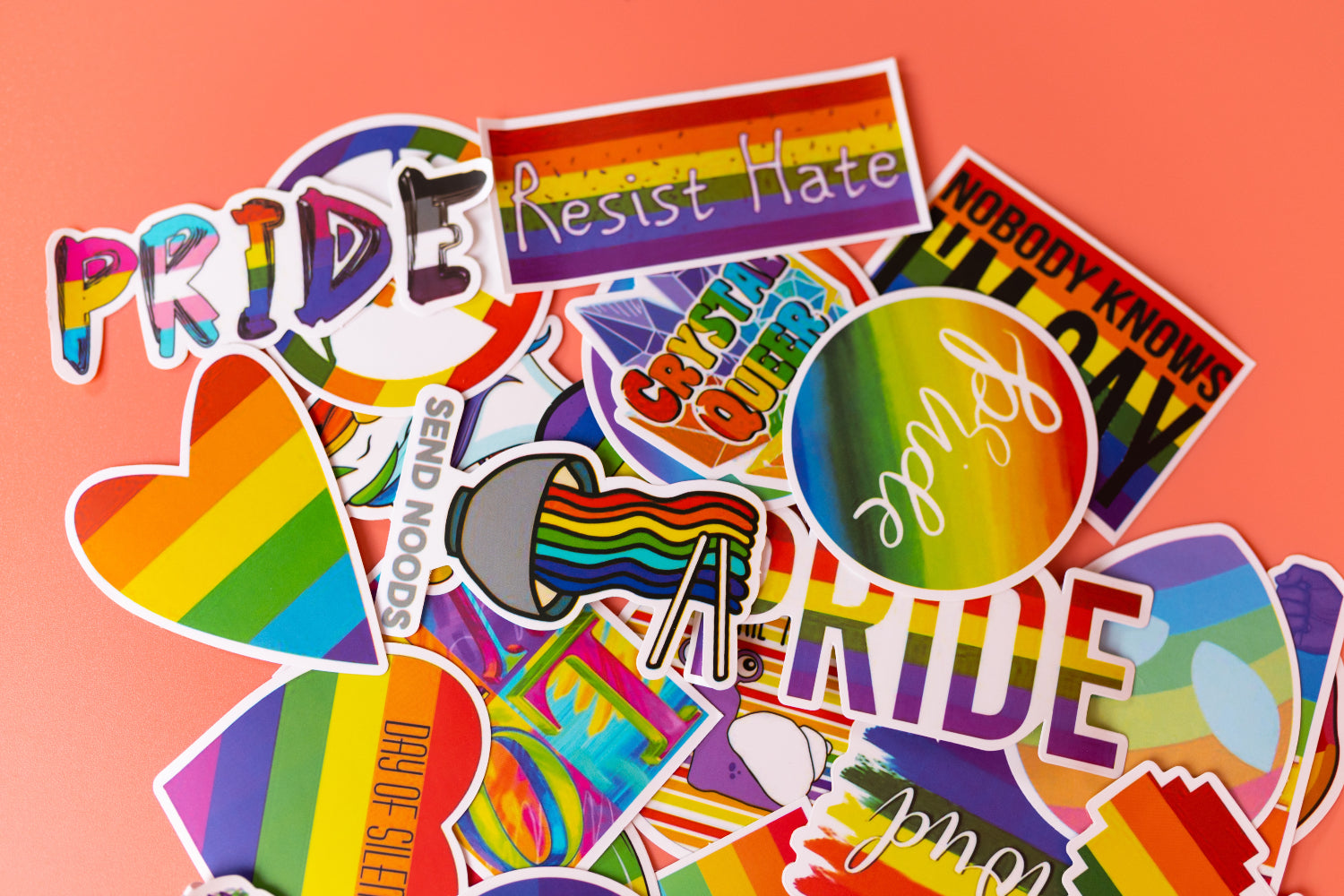 各种 LGBTQ+ 骄傲贴纸